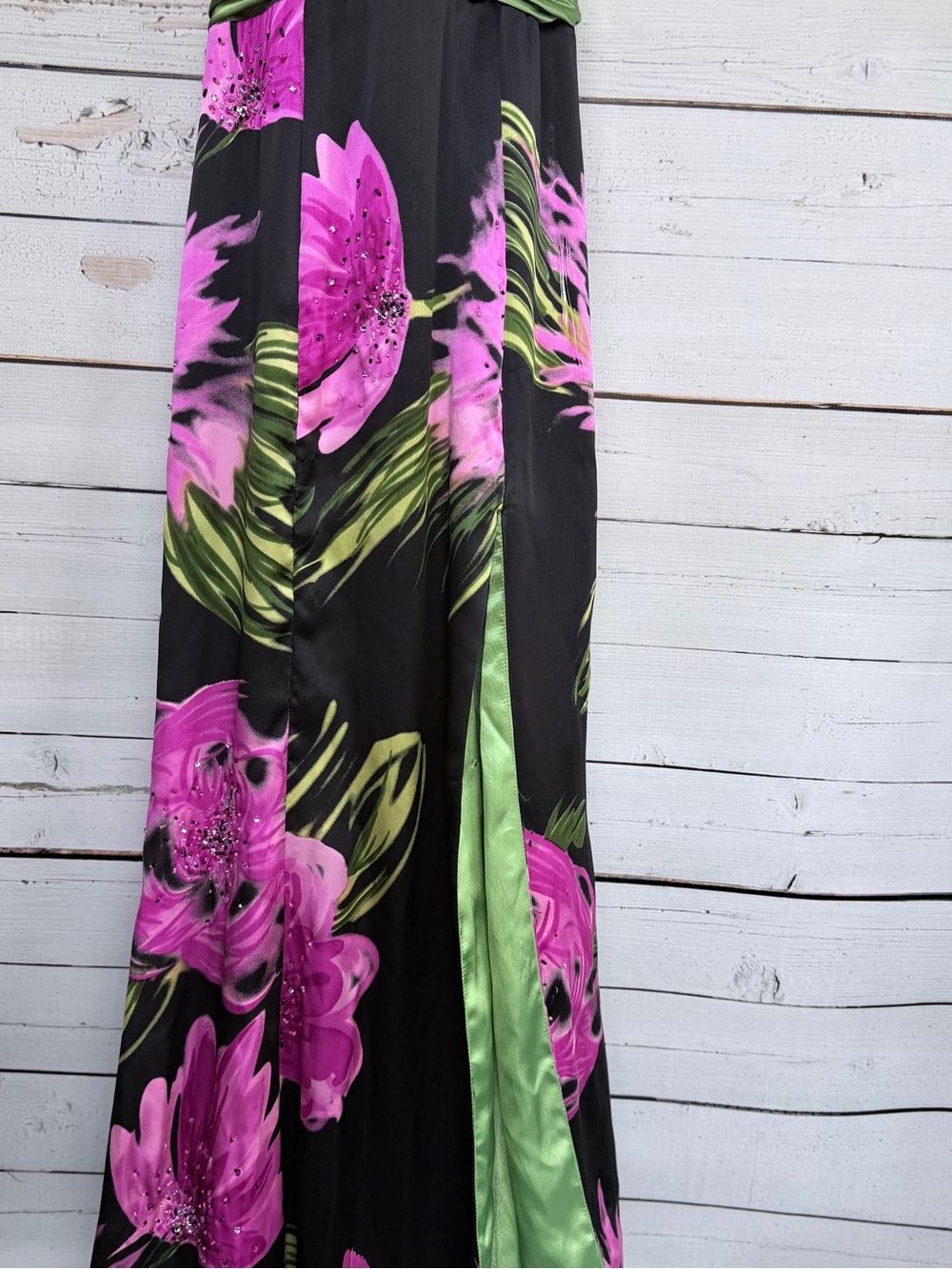 Wow! Prom & Pageant Silk Plunge Halter Formal Gown Ruched Waist Size 4 - Picture 6 of 11